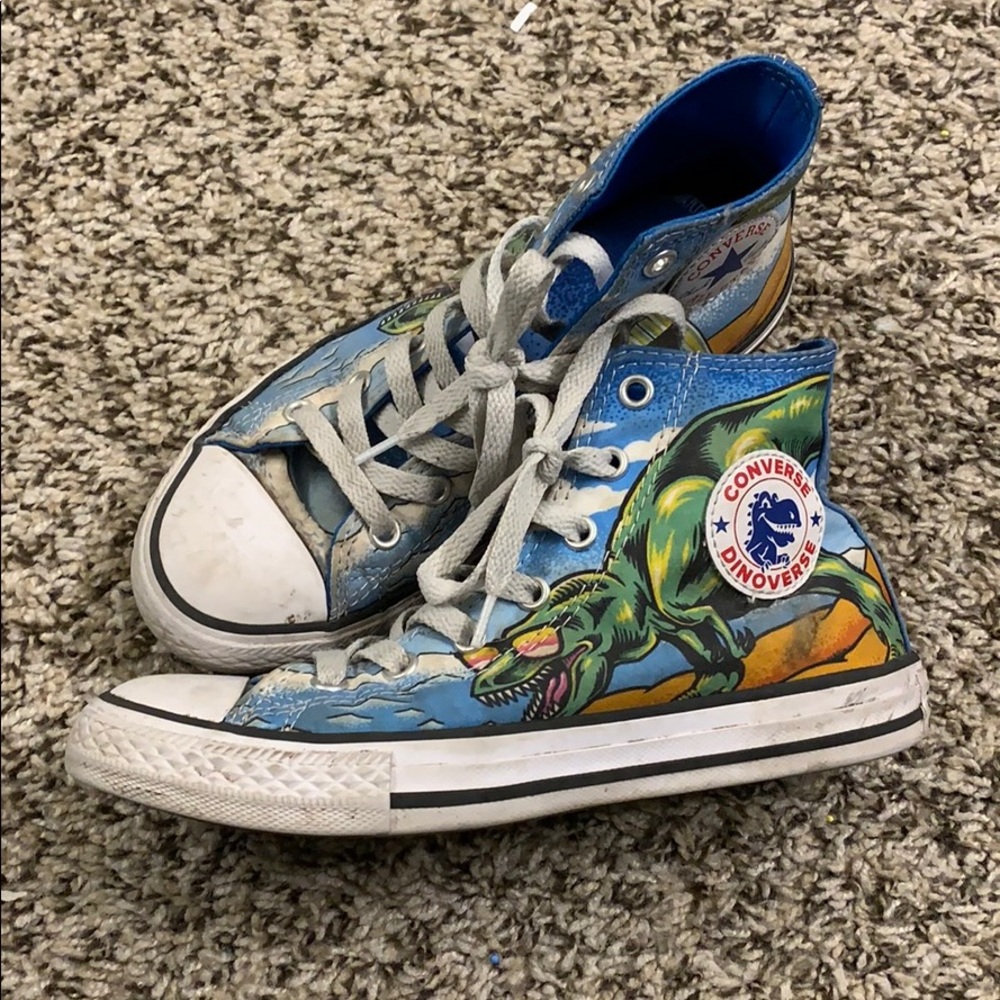 Boys Dino converse